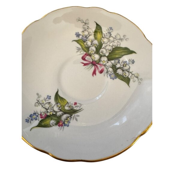 1 Vintage Regency English Bone China Lily of Valley Floral Saucer With Gold Trim - Picture 2 of 4